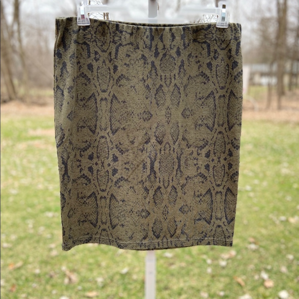 Knit Skirt- Green/Black Snakeskin Print NEW